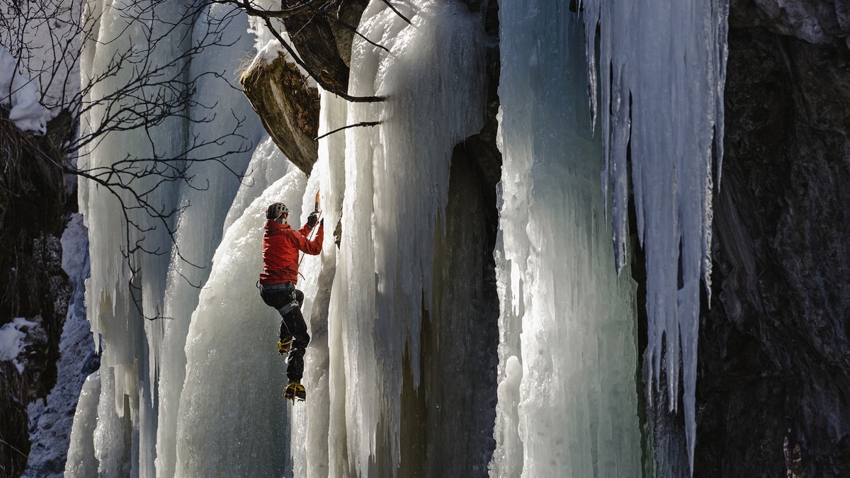 Eisklettern in der Schlucht