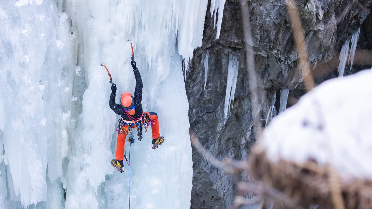 Eisklettern in der Schlucht