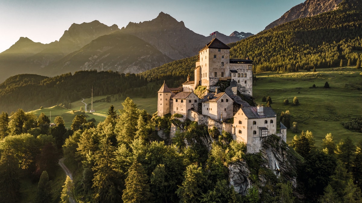 Schloss Tarasp im Unterengadin